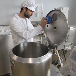 Round Hand Brush I. A. 120 mm.